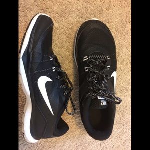 Black Nike Shoes
